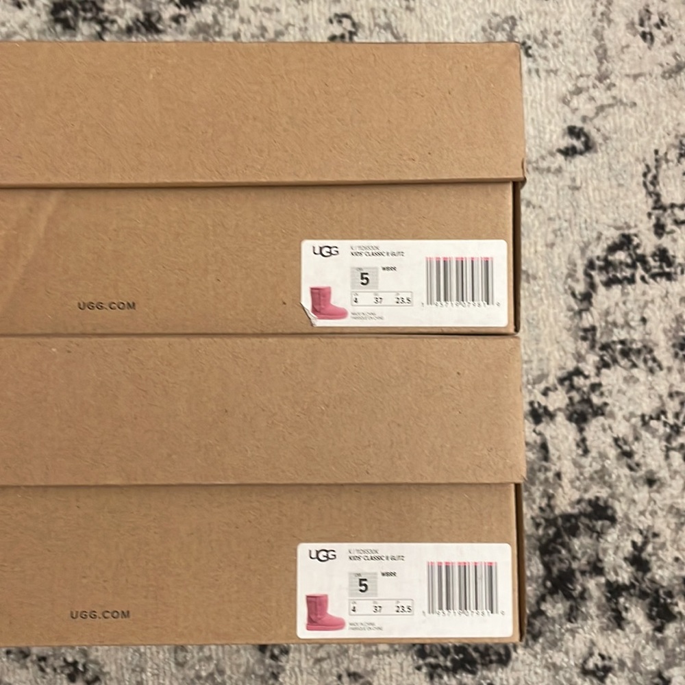 UGG Kids’ Classic II Glitz Bootie in Wild Berry, Big Girl sz 5 - Picture 9 of 10